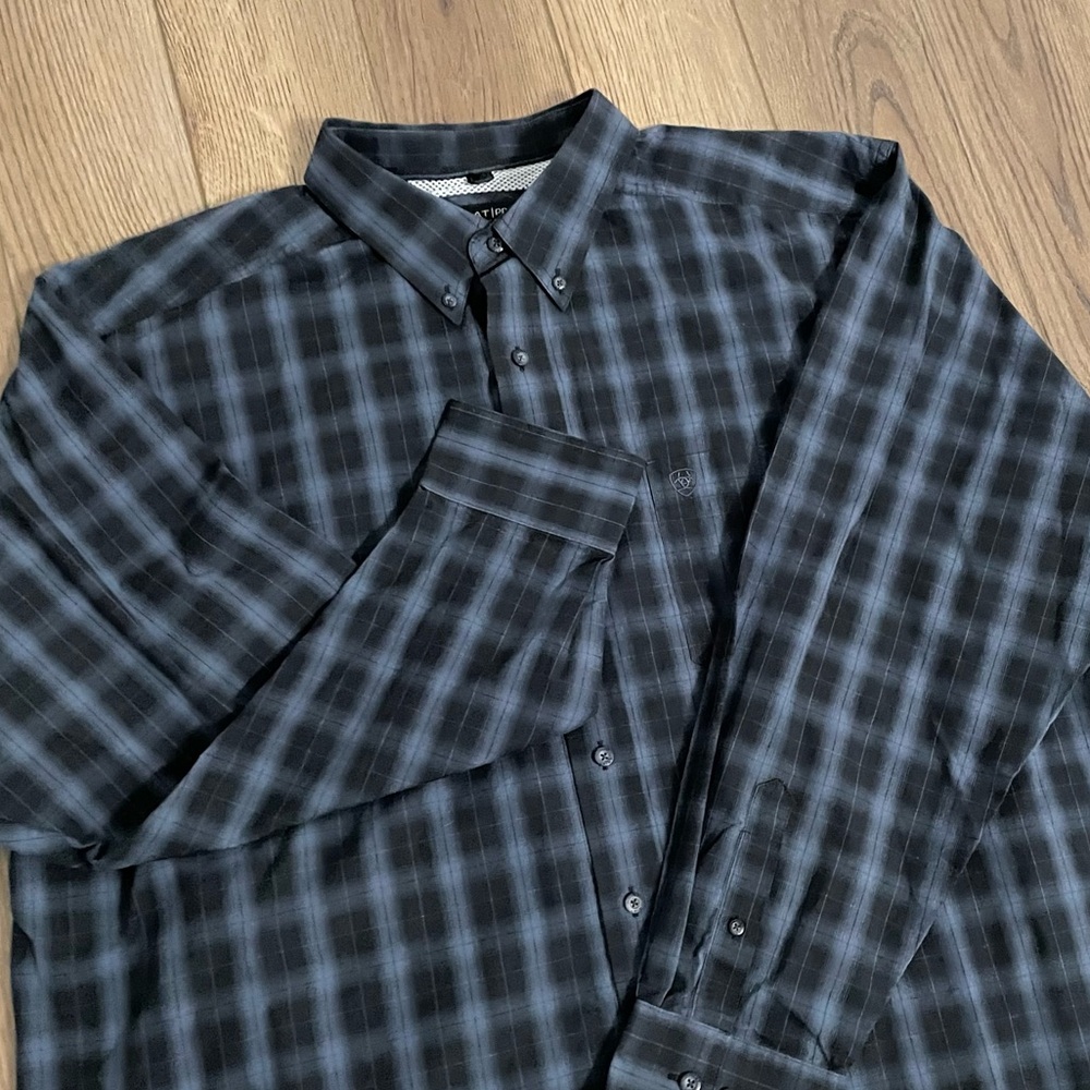 Ariat Pro Series Blue Plaid Long Sleeve‎ Collard Shirt